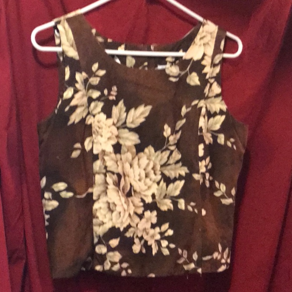 Sleeveless, back button closure, floral print top.